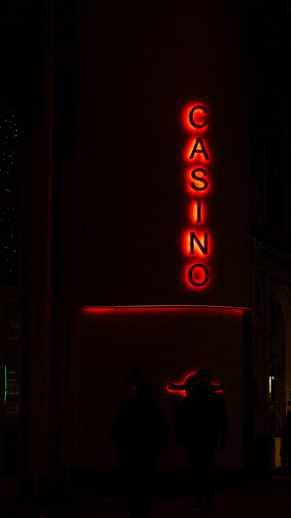 Amsterdam, nuit, street photo, photographie nocturne, casino, jeu, vie nocturne, Pays-Bas