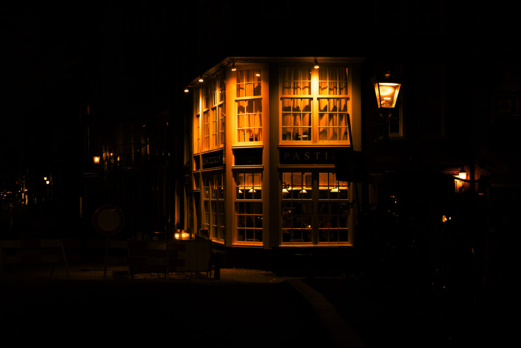 Amsterdam, nuit, street photo, photographie nocturne, tunnel, maison, architecture, Pays-Bas
